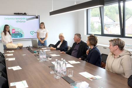 AED NOVA LOKACIJA IN OGLED PROIZVODNJE V PCB ON TIME PODSKRAJNIK 05 FOTO LJUBO VUKELIČ